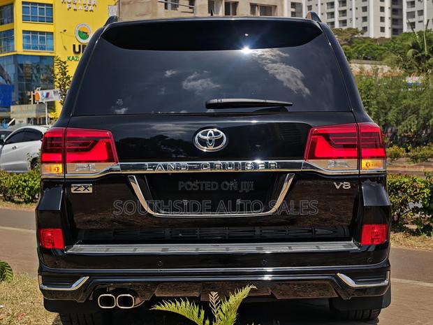 Toyota Land Cruiser 4.6 V8 ZX 2019 Matt Black