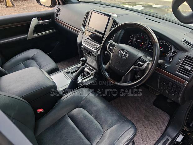 Toyota Land Cruiser 4.6 V8 ZX 2019 Matt Black