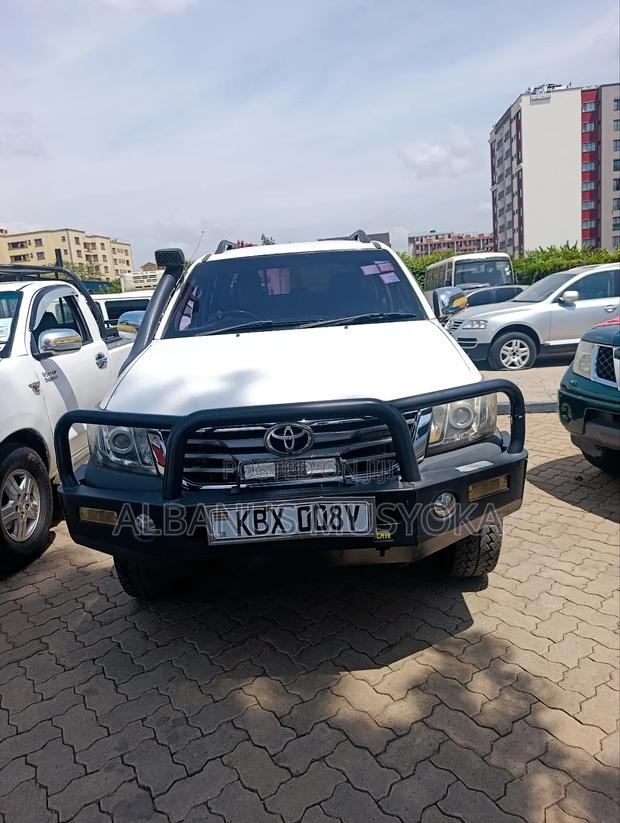 Toyota Hilux 2006 White