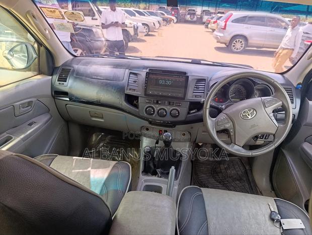 Toyota Hilux 2006 White