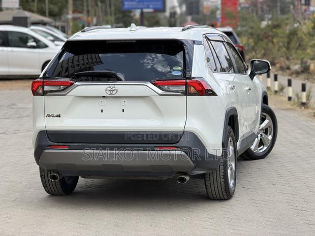 Toyota RAV4 2020 White