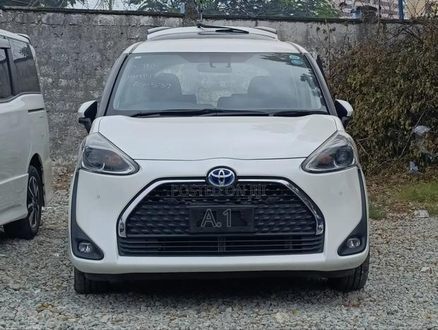 Toyota Sienta 1.5 Hybrid FWD (6-seater) 2019 White