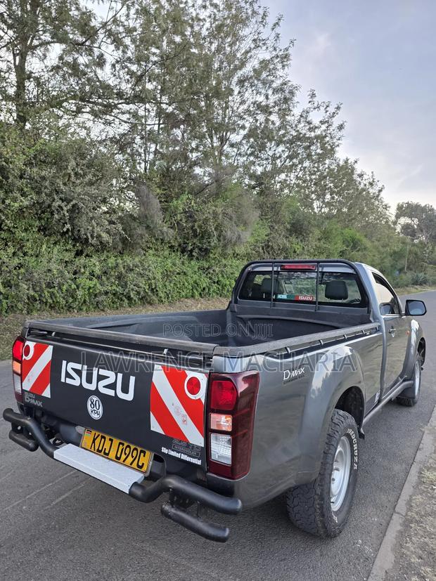 Isuzu D-MAX 2023 Gray