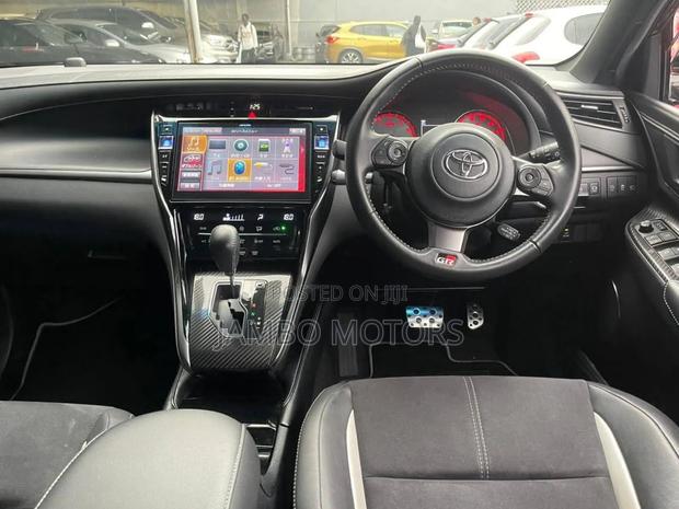 Toyota Harrier 2.0 2019 Black