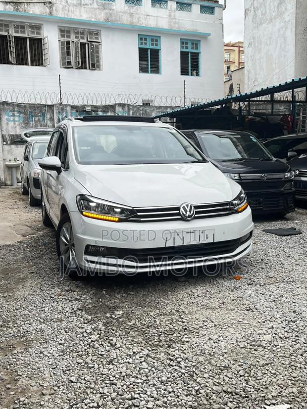 Volkswagen Touran 2019 White