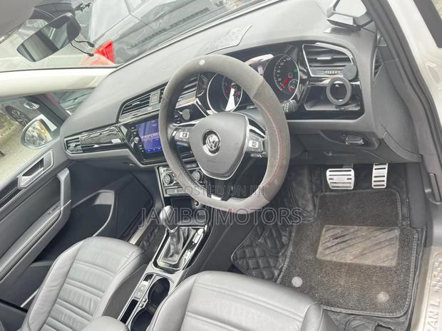 Volkswagen Touran 2019 White