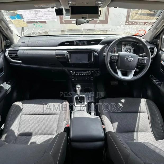 Toyota Hilux Revo Double Cab Deisel 2.4 RWD 2021 Green