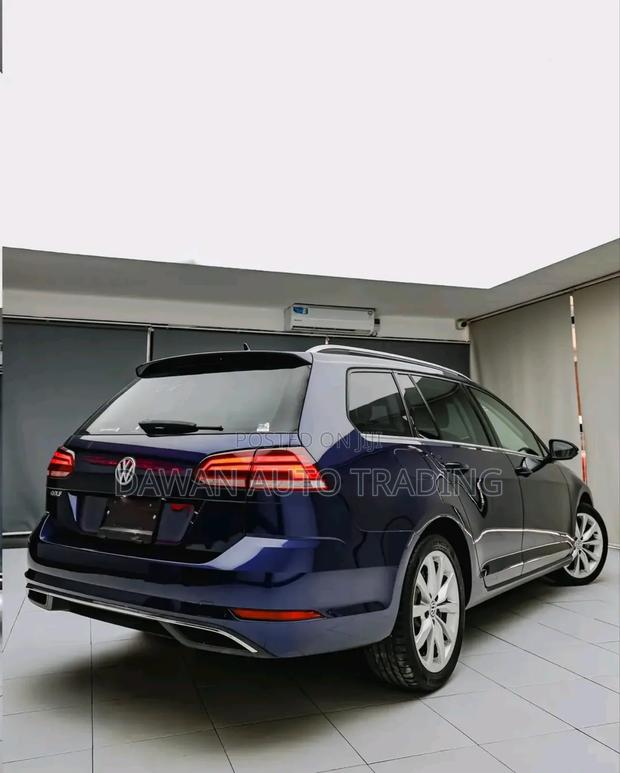 Volkswagen Golf 2019 Blue