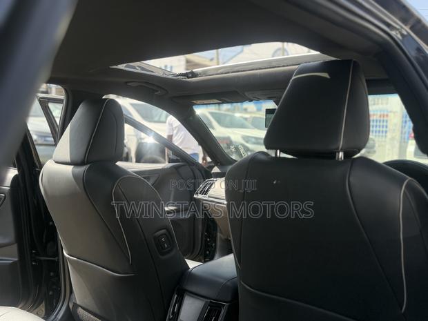 Toyota Crown 2019 Black