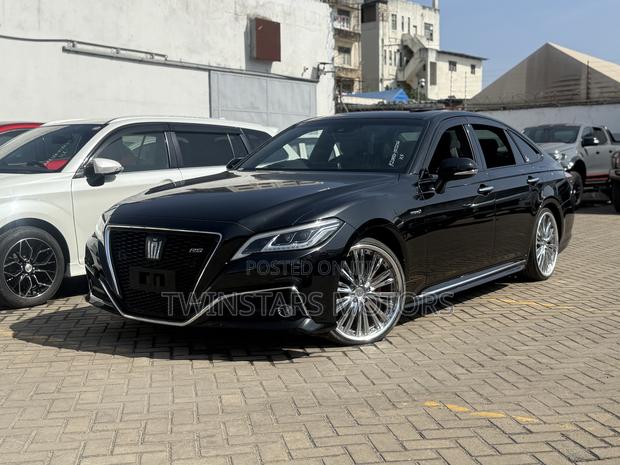 Toyota Crown 2019 Black