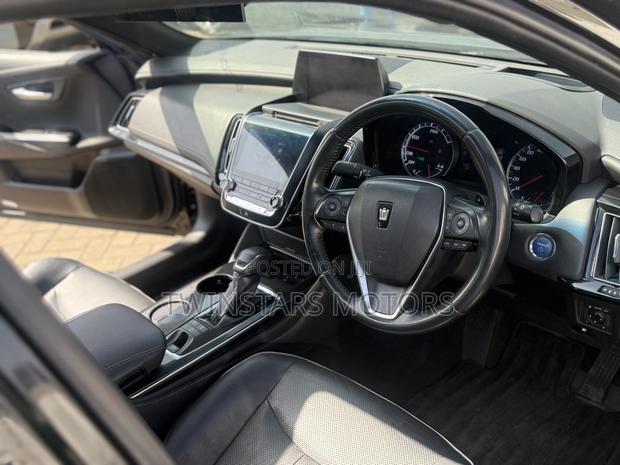 Toyota Crown 2019 Black