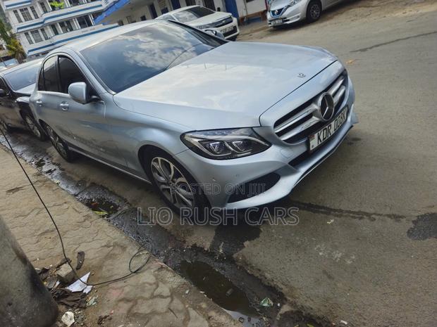 Mercedes-Benz C200 2017 Blue