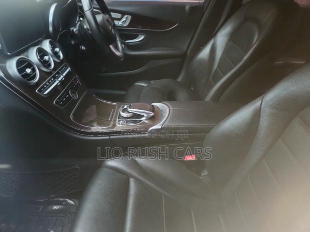 Mercedes-Benz C200 2017 Blue