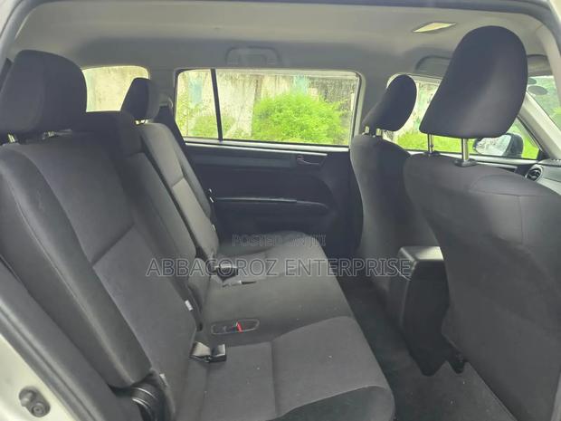 Toyota Corolla Fielder 1.5 Hybrid FWD 2019 Silver