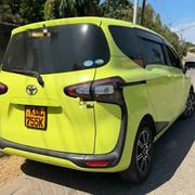 Toyota Sienta 2015 Green for sale