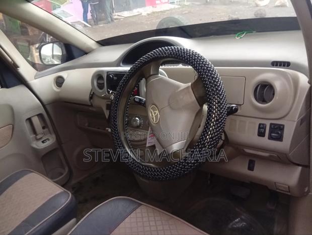 Toyota Porte 2009 Gold