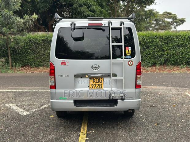 Toyota HiAce 2018 Silver