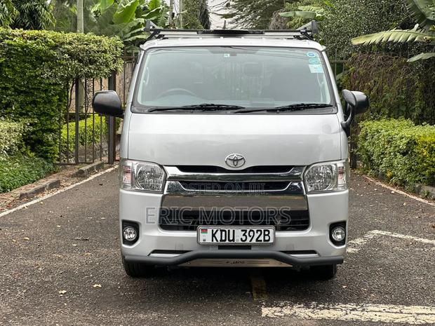 Toyota HiAce 2018 Silver