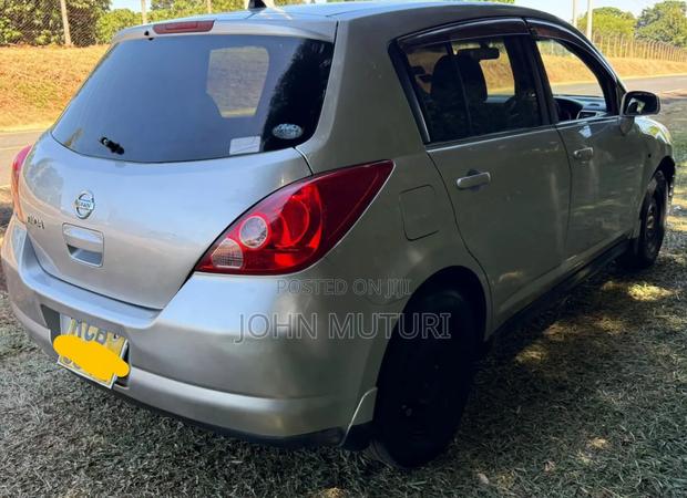 Nissan Tiida 2008 Silver