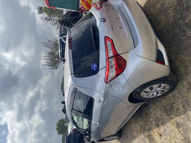 Toyota Vitz 1.5 FWD Hybrid 5dr 2018 Silver