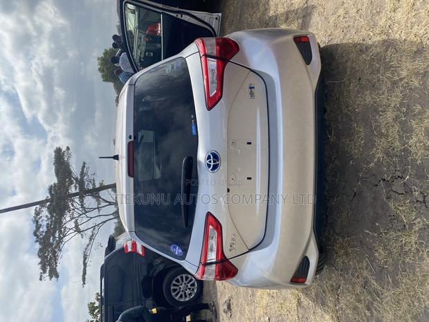 Toyota Vitz 1.5 FWD Hybrid 5dr 2018 Silver