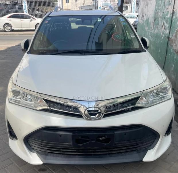 Toyota Corolla Fielder 1.5 Petrol FWD 2018 Pearl