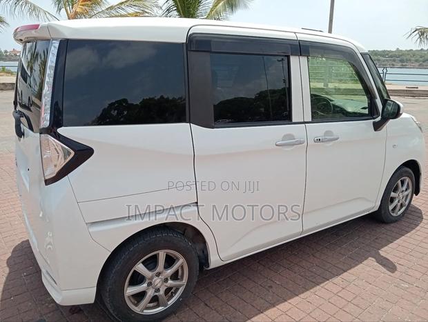 Toyota Tank 1.0 FWD 2018 Pearl