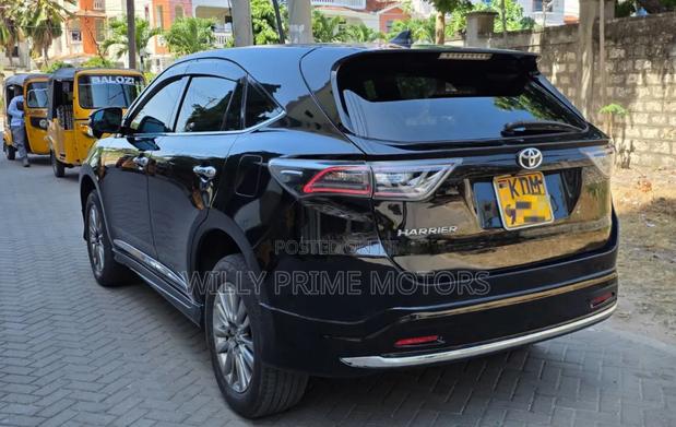 Toyota Harrier 2.0 2016 Black