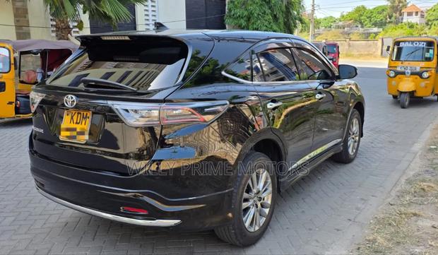 Toyota Harrier 2.0 2016 Black
