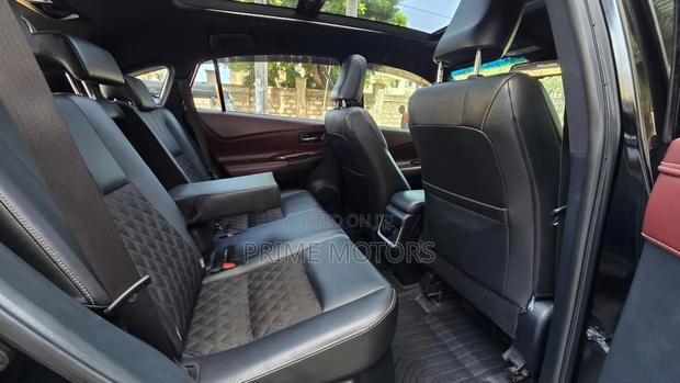 Toyota Harrier 2.0 2016 Black