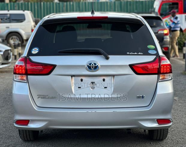 Toyota Corolla Fielder 1.5 Hybrid FWD 2019 Silver