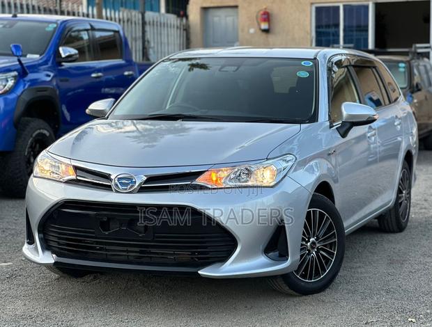 Toyota Corolla Fielder 1.5 Hybrid FWD 2019 Silver