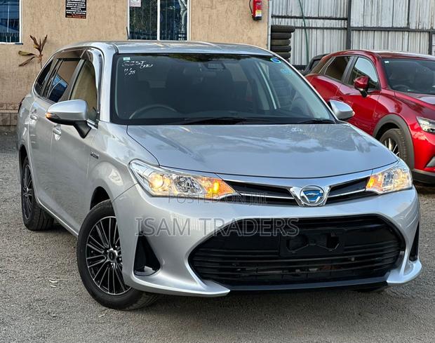 Toyota Corolla Fielder 1.5 Hybrid FWD 2019 Silver