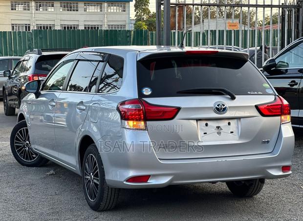 Toyota Corolla Fielder 1.5 Hybrid FWD 2019 Silver