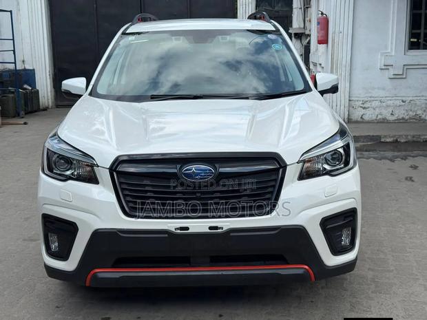 Subaru Forester Premium AWD 2019 White