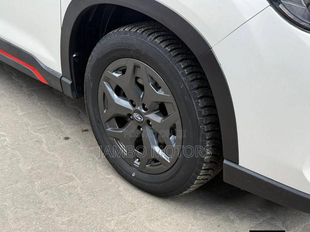 Subaru Forester Premium AWD 2019 White