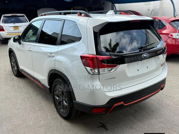 Subaru Forester Premium AWD 2019 White