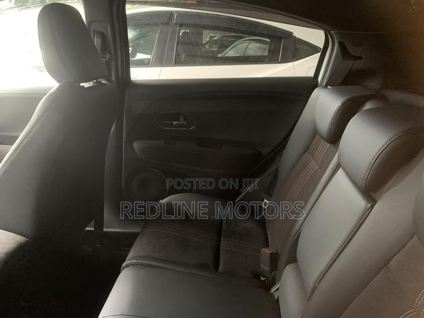 Honda Vezel 1.5 Hybrid 4WD 2018 Pearl