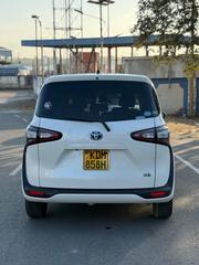 Toyota Sienta 1.5 Hybrid FWD 2016 White for sale