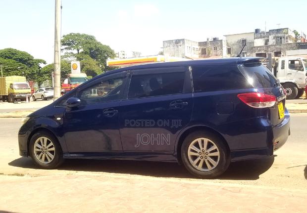 Toyota Wish 2009 Blue