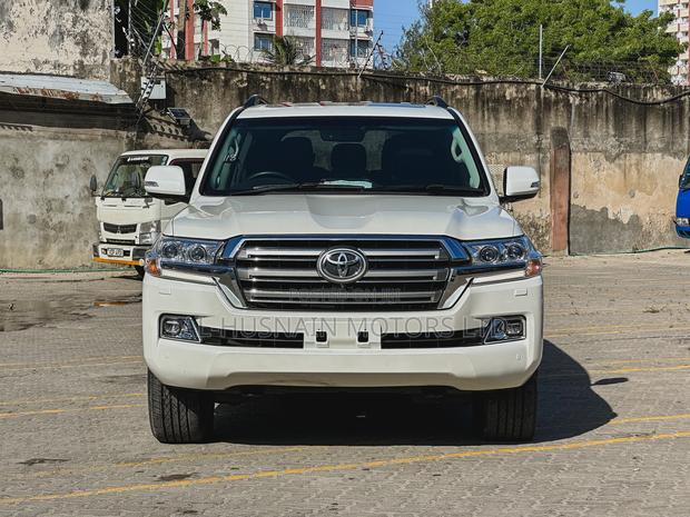Toyota Land Cruiser 2018 White