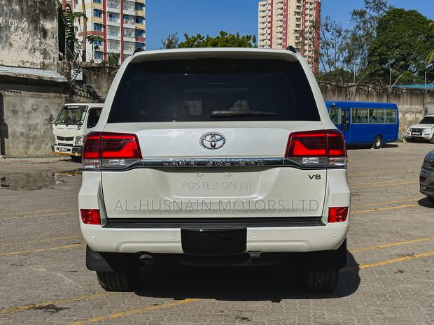 Toyota Land Cruiser 2018 White