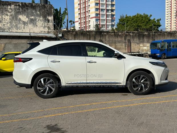 Toyota Harrier 2.0 2019 White
