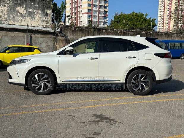 Toyota Harrier 2.0 2019 White