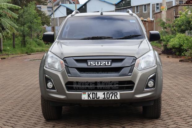 Isuzu D-MAX 2022 Silver