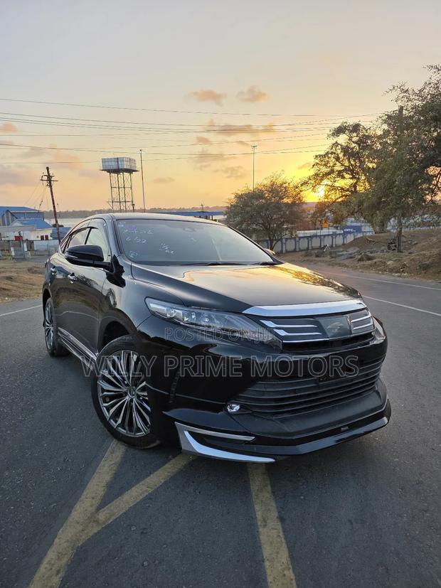 Toyota Harrier 2.0 2018 Black