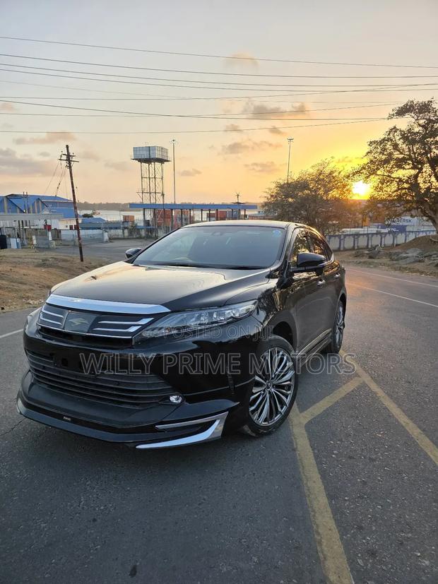 Toyota Harrier 2.0 2018 Black