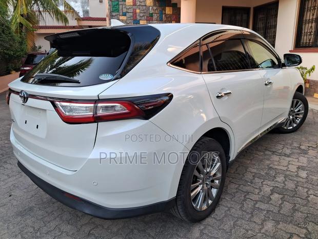 Toyota Harrier 2.0 2018 White