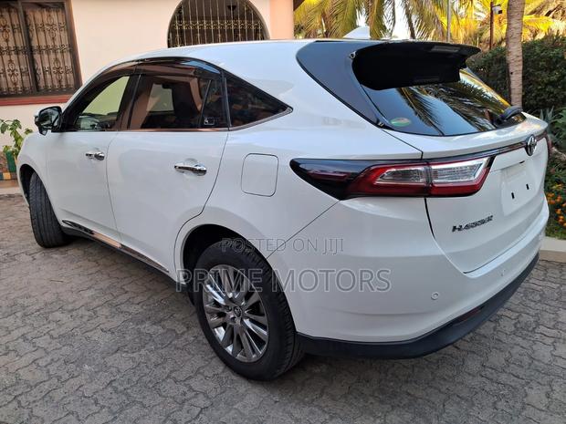 Toyota Harrier 2.0 2018 White