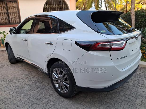 Toyota Harrier 2.0 2018 White